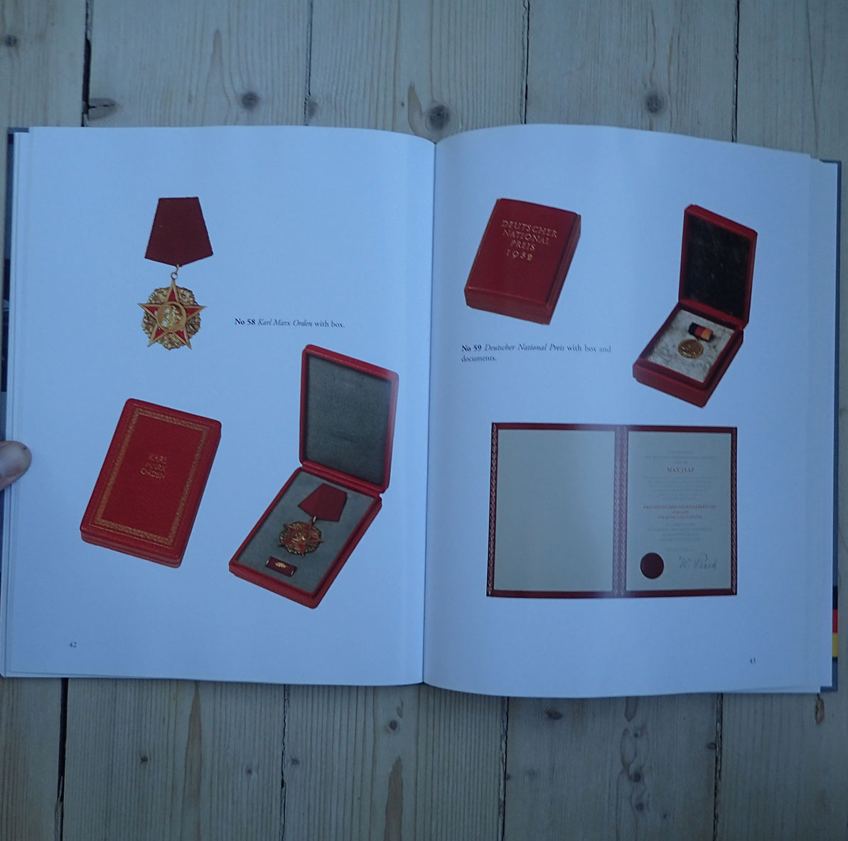 Sven A.G Kjellström. DDR - bok om Øst-tyske medaljer, merker, diplomer, medlembøker, ID-kort etc. (2011). - Bilde 8