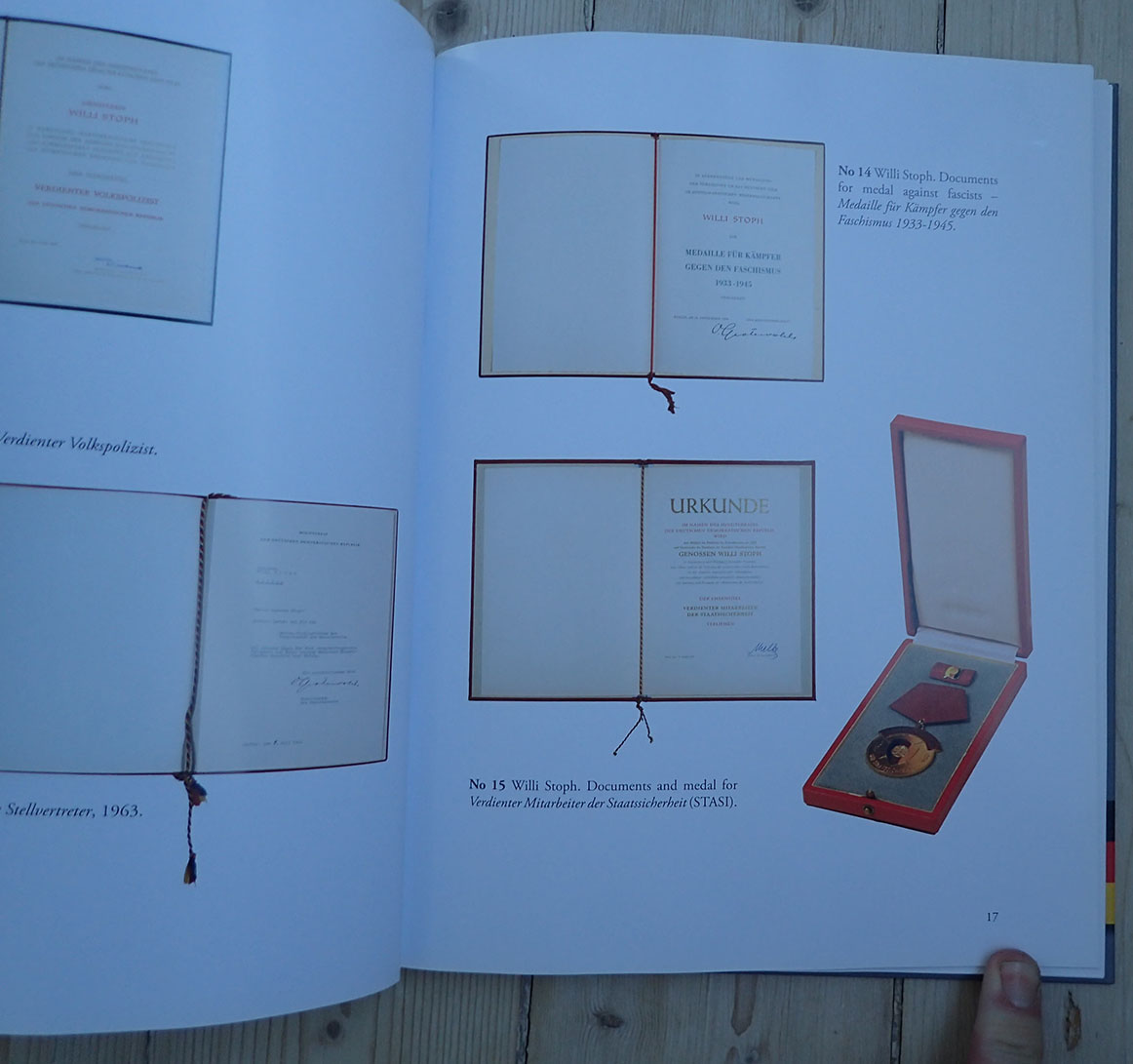 Sven A.G Kjellström. DDR - bok om Øst-tyske medaljer, merker, diplomer, medlembøker, ID-kort etc. (2011). - Bilde 9