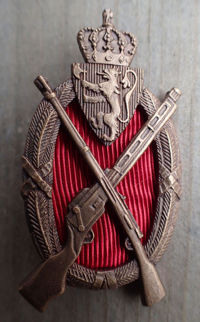 Det militære skarpskyttermerke i bronse. (Sverige 1943-1945). - Bilde 2