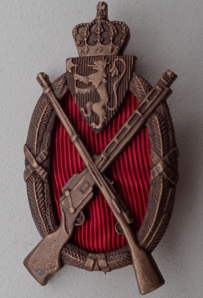 Det militære skarpskyttermerke i bronse. (Sverige 1943-1945).