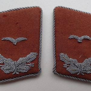 Luftwaffe Leutnant kravespeil i Luftnachrichten. (Til sommerjakke).