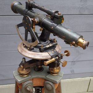  Otto Fennel Söhne in Cassel THEODOLITE i kasse. (1905).