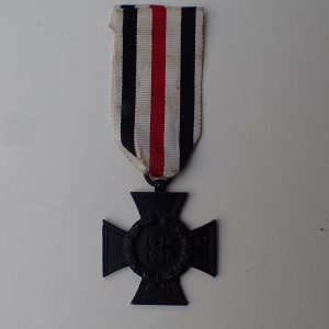 Æreskors utdelt til enker og foreldre etter falne soldater 1914-1918. (50 R.V. PFORZHEIM).