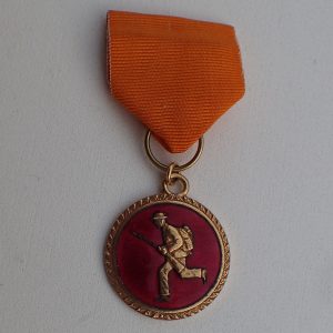 Infanterimerket i gull. (David Andersen).