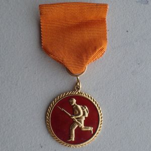 Infanterimerket i gull. (SPORRONG 925 S).