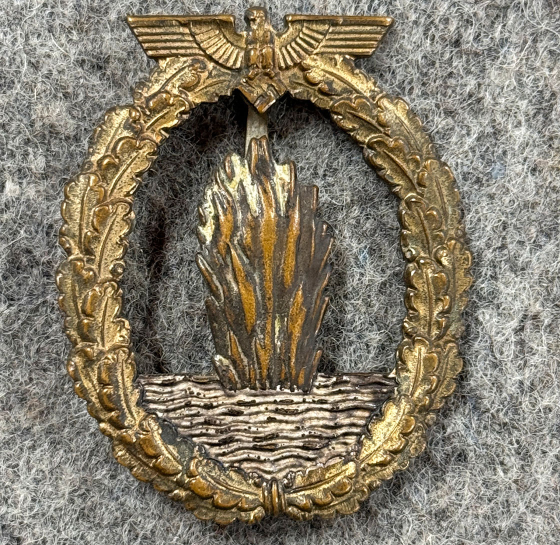 Kriegsmarine Minesøkermerke. (Tidlig Buntmetal).
