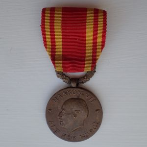 Krigsmedaljen. (J.R. GAUNT. LONDON).