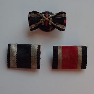 2 båndspenner og 1 båndknapp. (Jernkors).