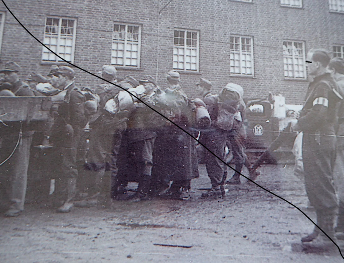UNIK fange-samling tilhørende Paul Inge Østigård. - Kjempet mot tyskerne april 1940, illegale våpen, Grini - klarte nesten å rømme, Fornebu fangeleir så hjemmefronten. - Bilde 32