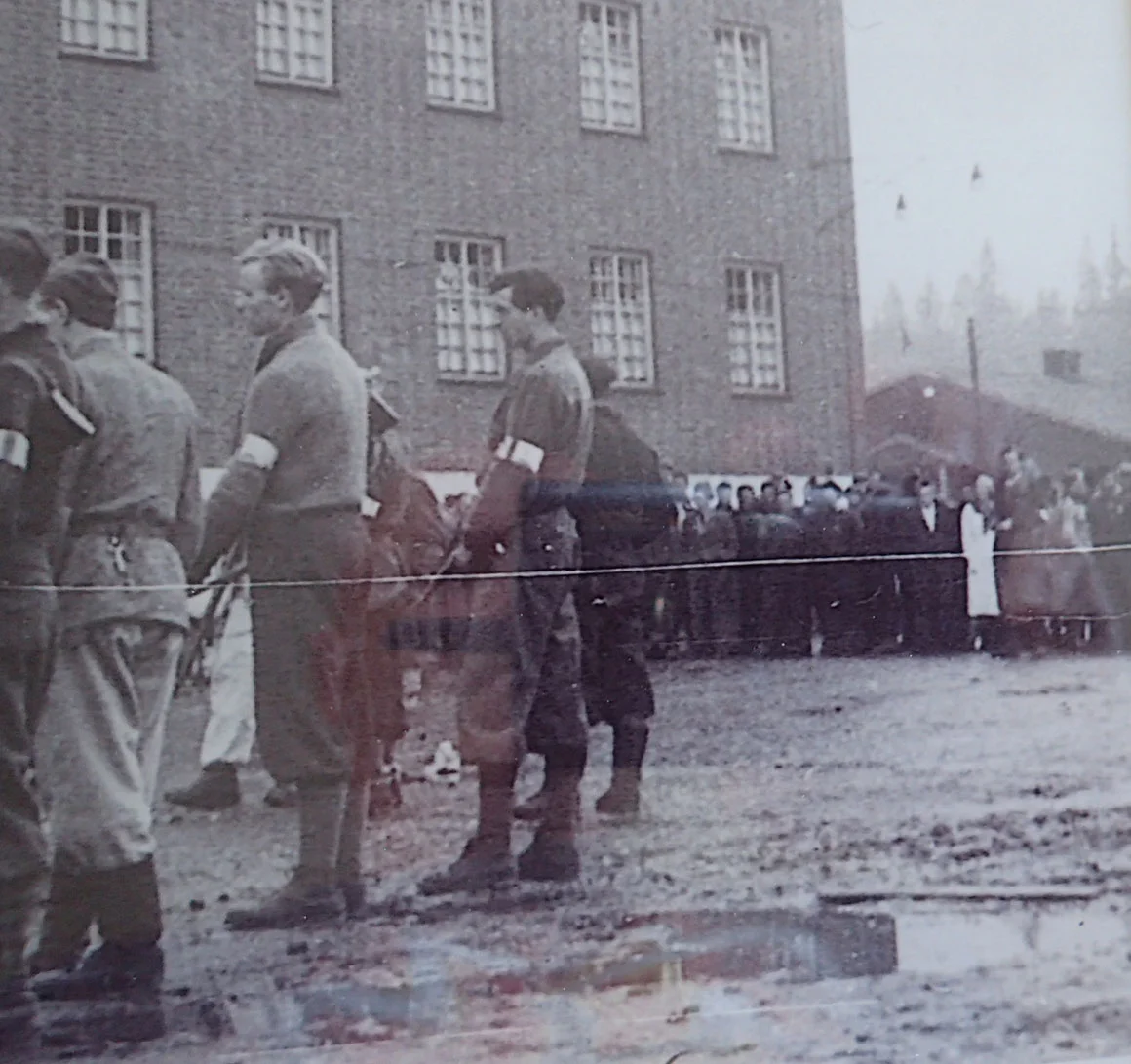 UNIK fange-samling tilhørende Paul Inge Østigård. - Kjempet mot tyskerne april 1940, illegale våpen, Grini - klarte nesten å rømme, Fornebu fangeleir så hjemmefronten. - Bilde 33