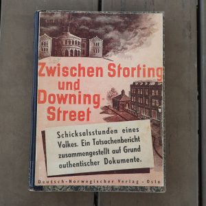 Zwischen Storting und Downing Street. Deutsch-Norwegischer Verlag Oslo. 1940. (Bibliothek der Heeres-Offizier-Schule II).