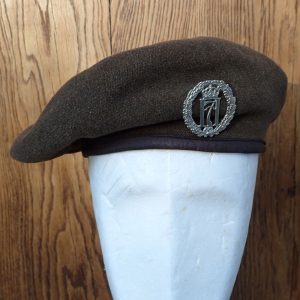 Beret. 1945. (Dorothines Hats LTD. TORONTO).