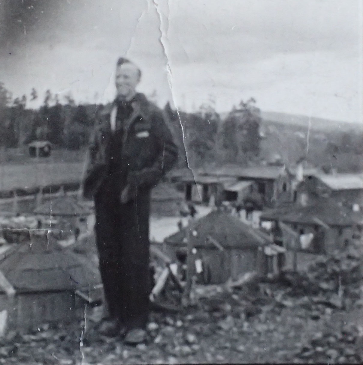 UNIK fange-samling tilhørende Paul Inge Østigård. - Kjempet mot tyskerne april 1940, illegale våpen, Grini - klarte nesten å rømme, Fornebu fangeleir så hjemmefronten. - Bilde 8