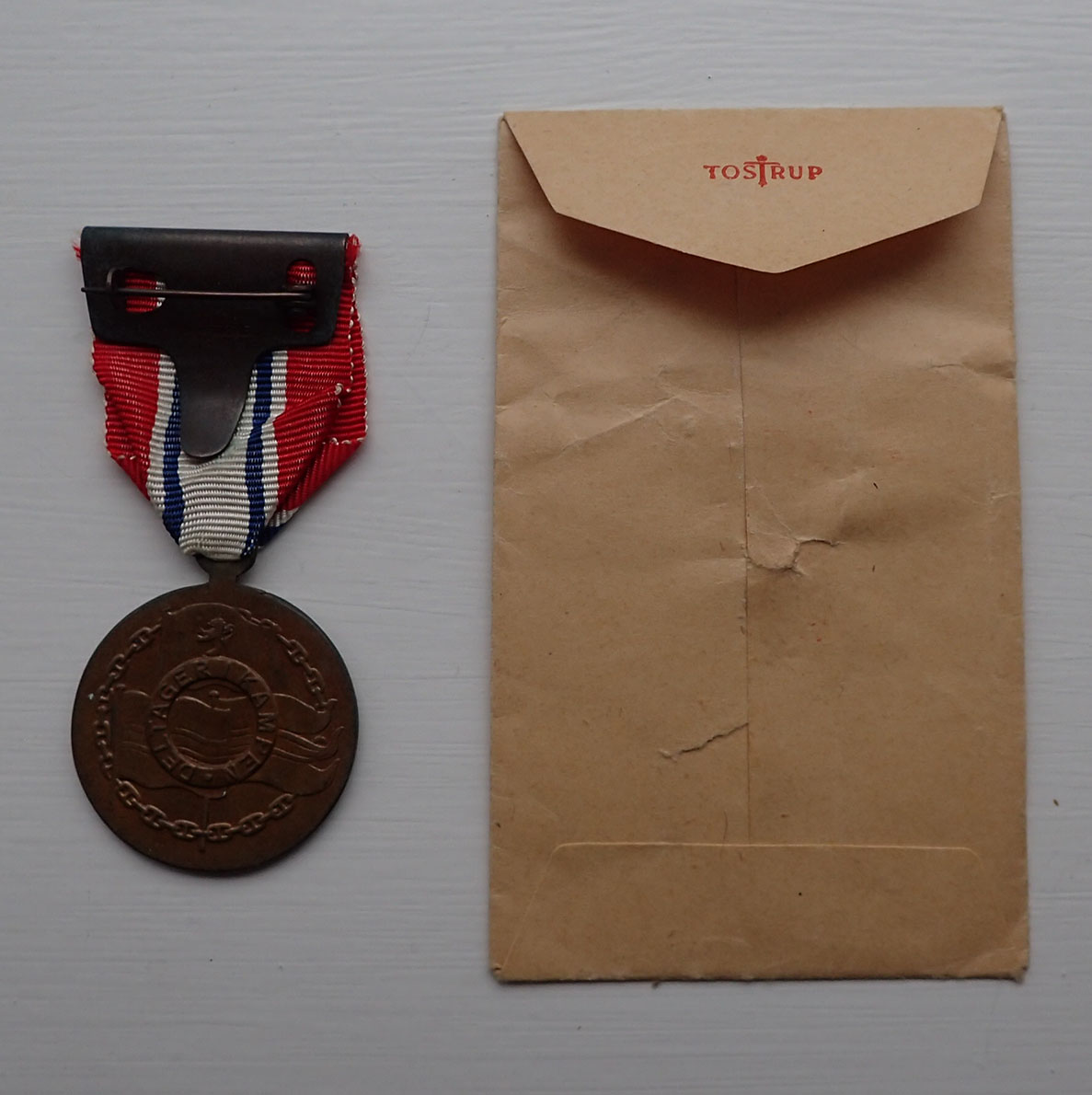 Deltagermedaljen 1940-1945 med rosett i papirpose. - Bilde 4