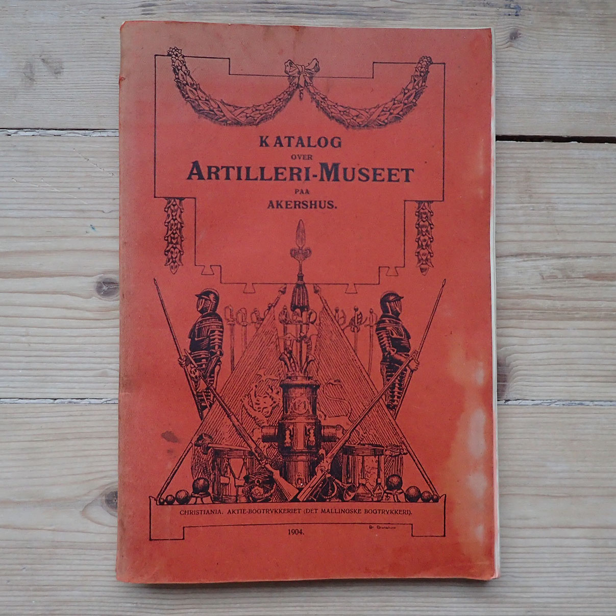 KATALOG OVER ARTILLERI-MUSEET PAA AKERSHUS. (1904).