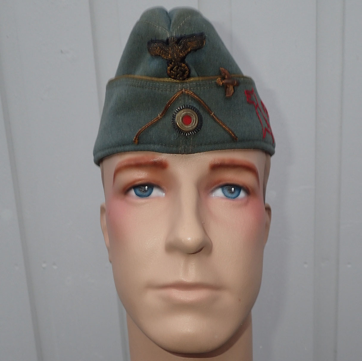 Kystartilleri offiser båtlue. (Brukt ved minerydding i Oslo i 1945).