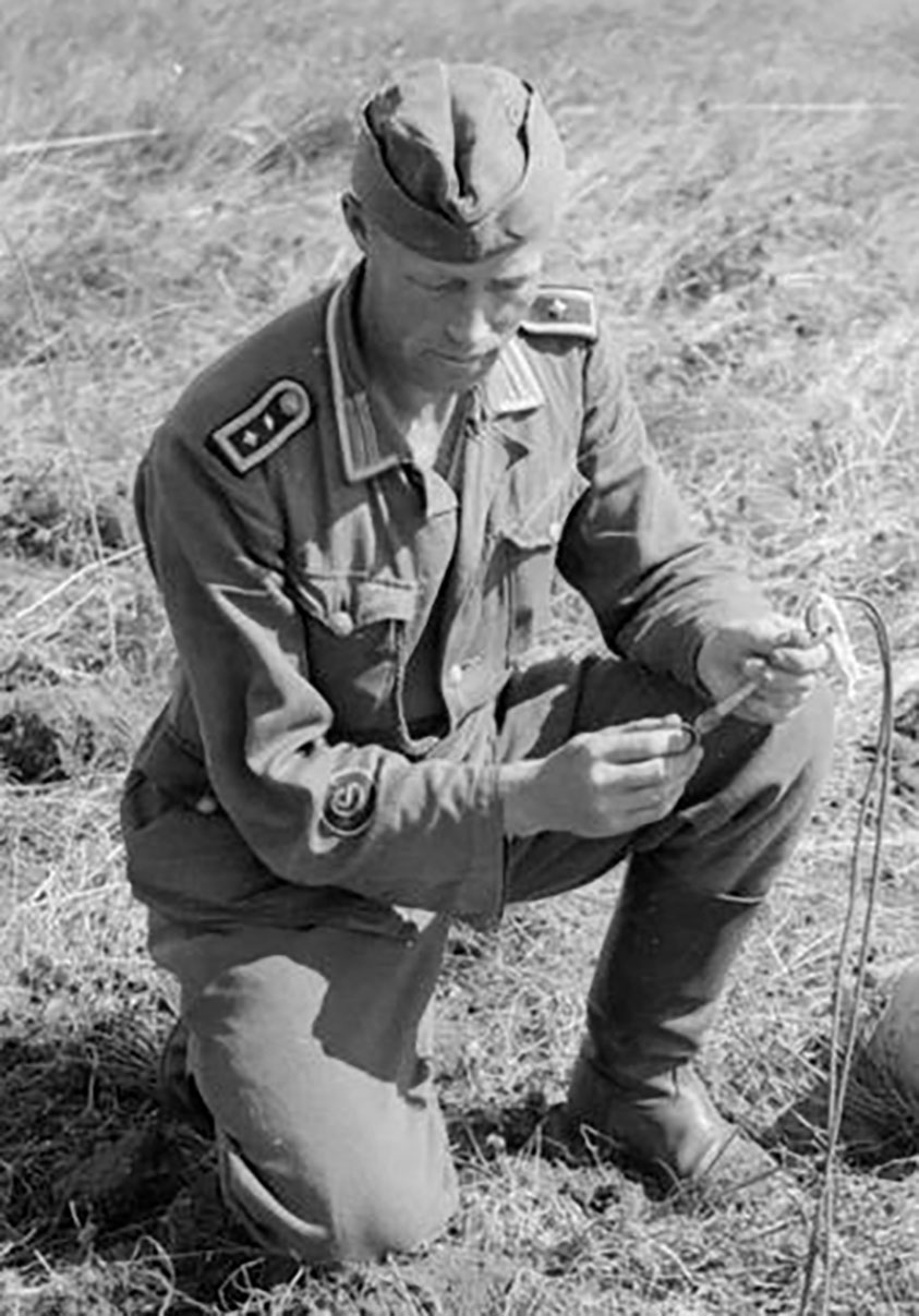 Kystartilleri offiser båtlue. (Brukt ved minerydding i Oslo i 1945). - Bilde 18