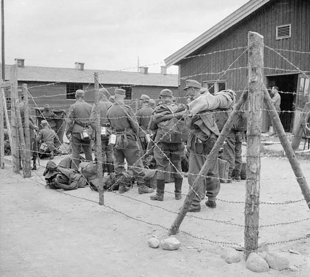 Kystartilleri offiser båtlue. (Brukt ved minerydding i Oslo i 1945). - Bilde 22