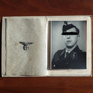 FØRERGARDEN portrett-fotografi + ravn til hans kravespeil.