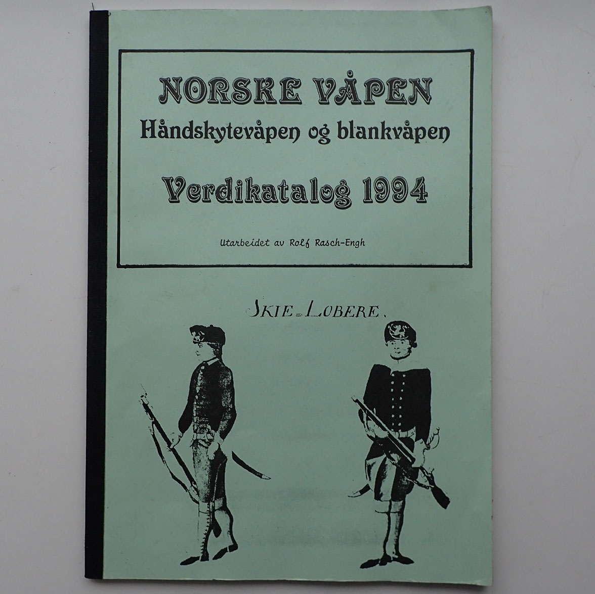 Rolf Rasch-Engh. NORSKE VÅPEN. Håndskytevåpen og blankvåpen. Verdikatalog 1994.