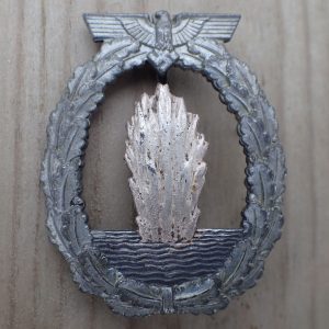Kriegsmarine Minesøkermerke. (FEC. OTTO PLACZEK BERLIN. AUSF. SCHWERIN BERLIN).