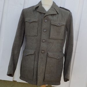 Polititroppene uniformsjakke. (Tilhørt Kåre B. i Polititroppene-Tysklandsbrigaden-Libanon-Major i forsvaret).