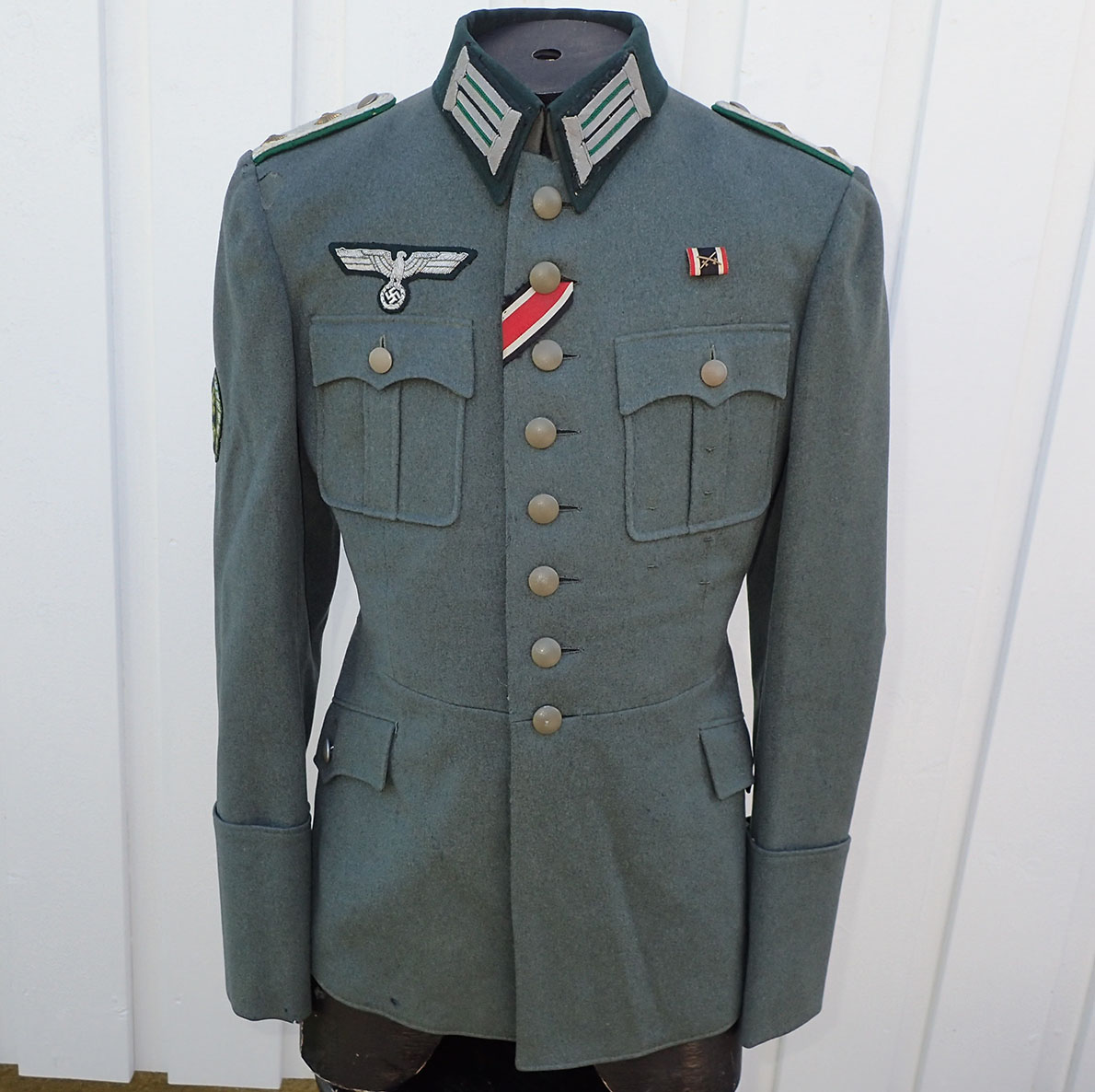 Wehrmacht Jäger Hauptmann uniformsjakke. (Lt. d. R. Heiden. II. 1939).