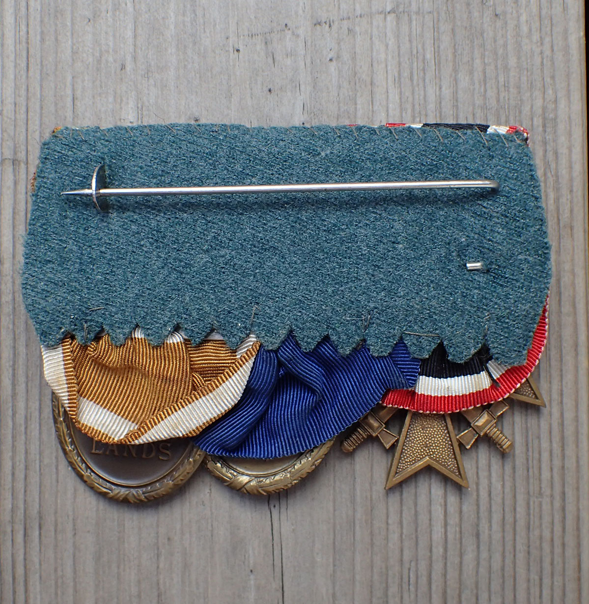 Paradegruppe: Krigsfortjenestekorset med sverd 2 klasse + RAD medaljen i bronse + Deutsches Schutzwall Ehrenzeichen. - Bilde 7