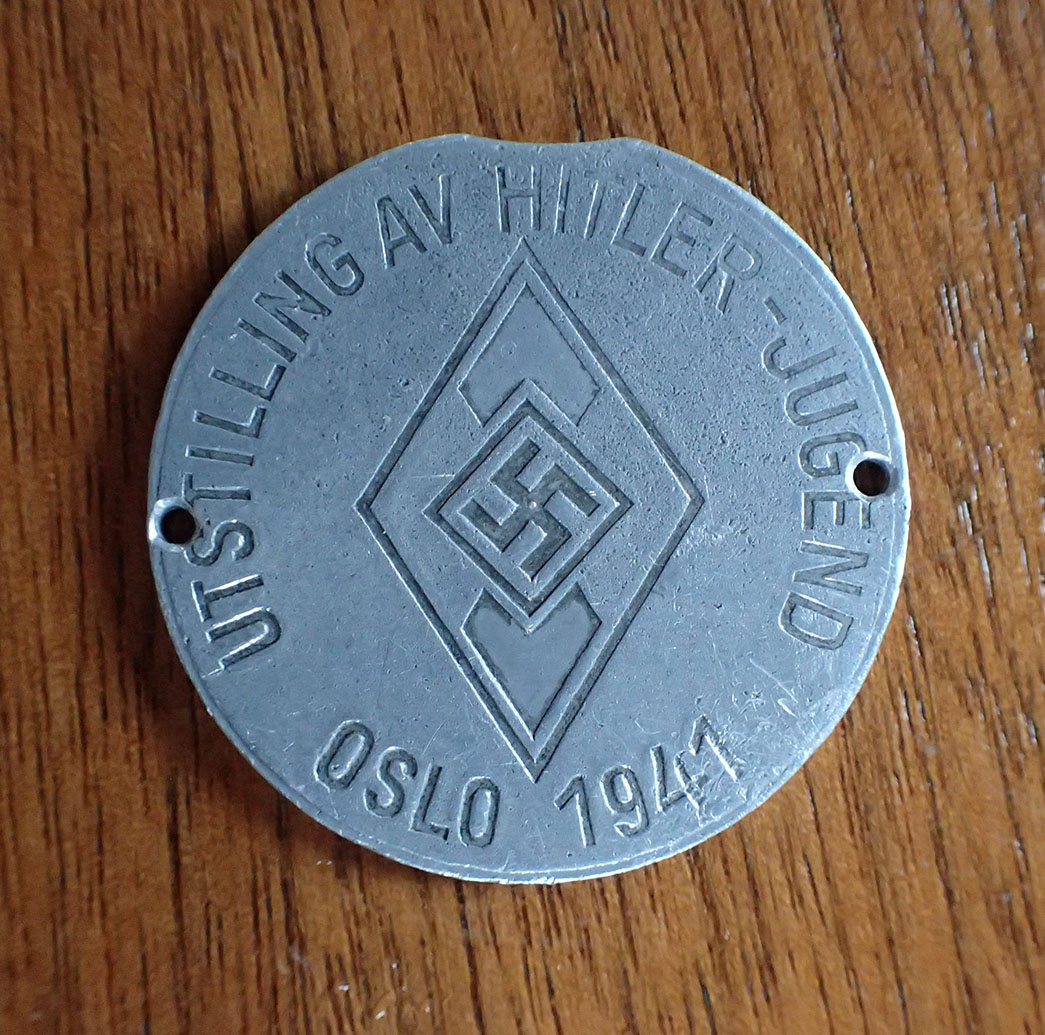 UTSTILLING AV HITLER-JUGEND. OSLO 1941 polett. (Tatt i Gudbrandsdalen etter frigjøringen).